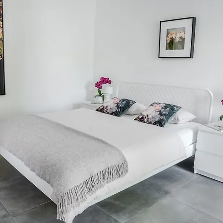 Eva's Garden Apartment