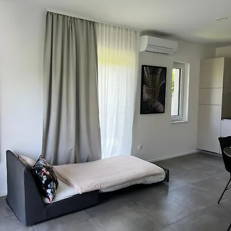 Eva's Garden Apartment