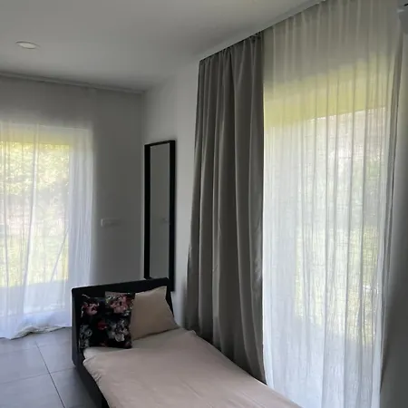Eva's Garden Apartment *